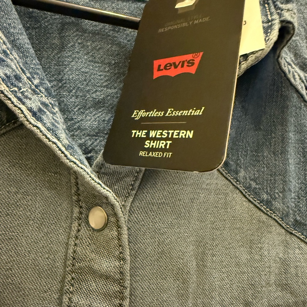 Levi's women’s Two-Tone Denim Shirt - Picture 14 of 14